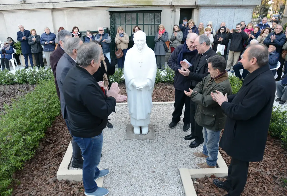 Homenaje al padre Troncoso